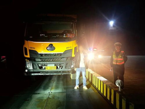 嚴管嚴查超載貨車，凈化道路貨運環境